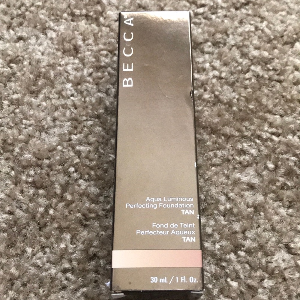 Becca Aqua Luminous perfecting Foundation TAN